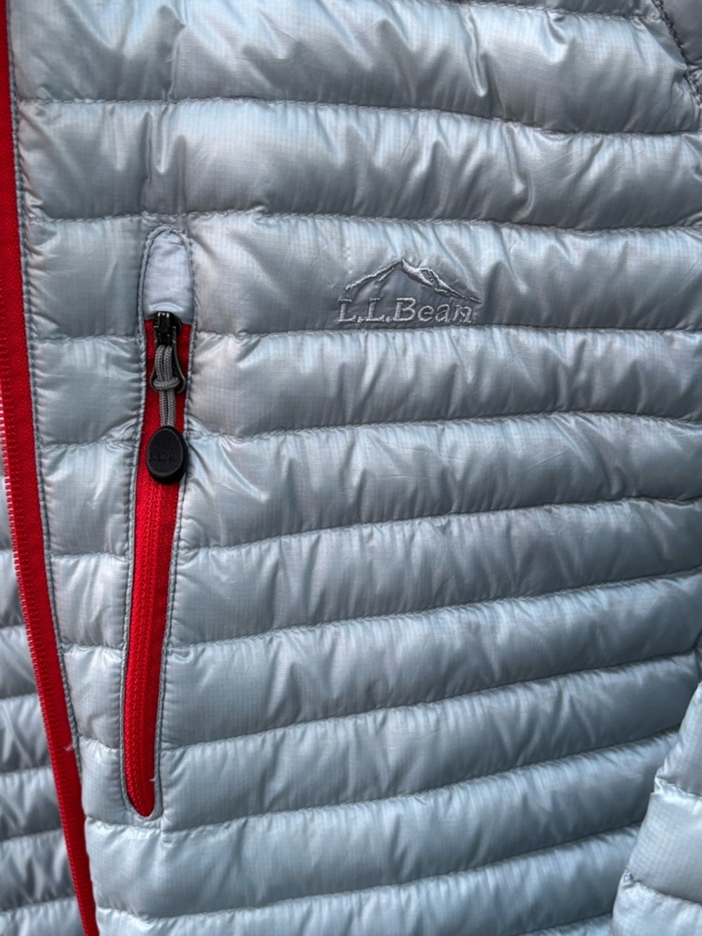 LL Bean Mens Ultralight 850 Down Jacket. Size XL. Color silver. - Picture 6 of 8